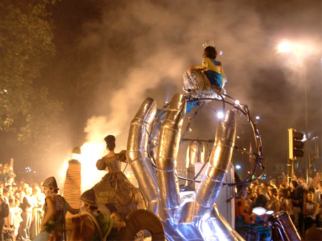 les Noctibules, Festival des Arts de Rue, édition 2004 - du mer. 21 au sam. 24 juillet 2004, dans les rues d'Annecy, sur le Pâquier, les Jardins de l'Europe... – « les Noctibules, Festival des Arts de Rue, édition 2004 » –