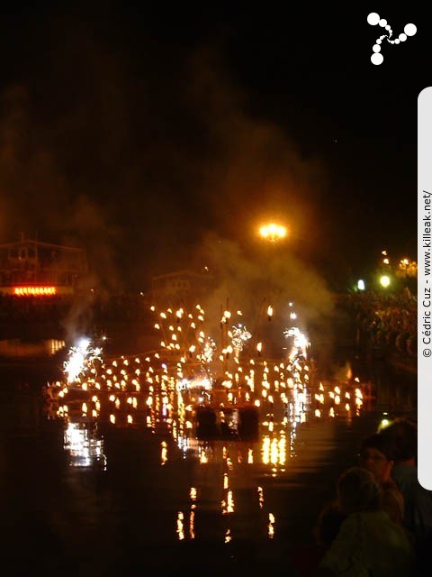 les Noctibules, Festival des Arts de Rue, édition 2006 - du mer. 19 au sam. 22 juillet 2006, sur la Pâquier, dans les rues et sur les places de la vieille ville, à la surface et au dessus des canaux.. – « les Noctibules, Festival des Arts de Rue, édition 2006 » –