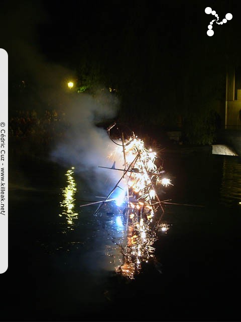 les Noctibules, Festival des Arts de Rue, édition 2006 - du mer. 19 au sam. 22 juillet 2006, sur la Pâquier, dans les rues et sur les places de la vieille ville, à la surface et au dessus des canaux.. – « les Noctibules, Festival des Arts de Rue, édition 2006 » –