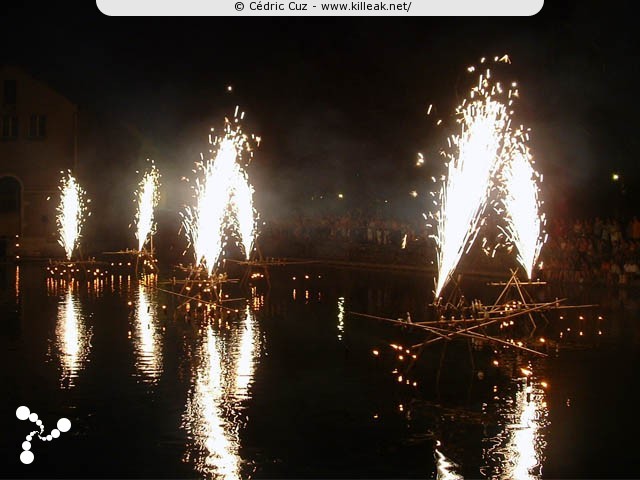 les Noctibules, Festival des Arts de Rue, édition 2006 - du mer. 19 au sam. 22 juillet 2006, sur la Pâquier, dans les rues et sur les places de la vieille ville, à la surface et au dessus des canaux.. – « les Noctibules, Festival des Arts de Rue, édition 2006 » –