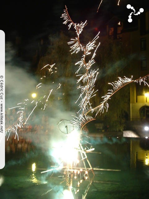 les Noctibules, Festival des Arts de Rue, édition 2006 - du mer. 19 au sam. 22 juillet 2006, sur la Pâquier, dans les rues et sur les places de la vieille ville, à la surface et au dessus des canaux.. – « les Noctibules, Festival des Arts de Rue, édition 2006 » –