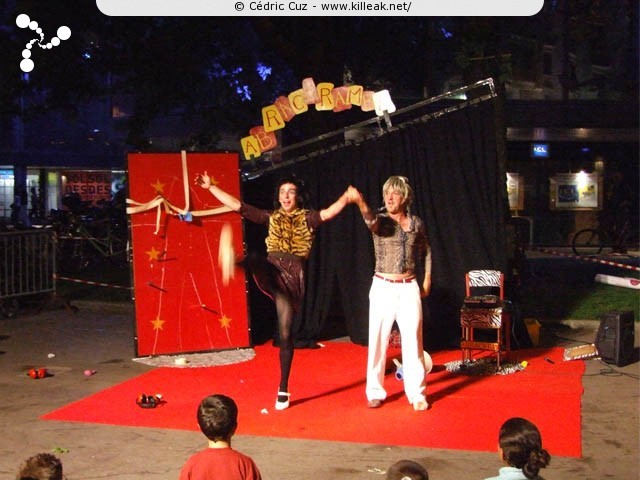 les Noctibules, Festival des Arts de Rue, édition 2007 - du mer. 18 au sam. 21 juillet 2007, dans les rues et sur les places du centre-ville, ainsi que sur le Pâquier, Annecy. – « les Noctibules, Festival des Arts de Rue, édition 2007 » – mots associés : noctibules