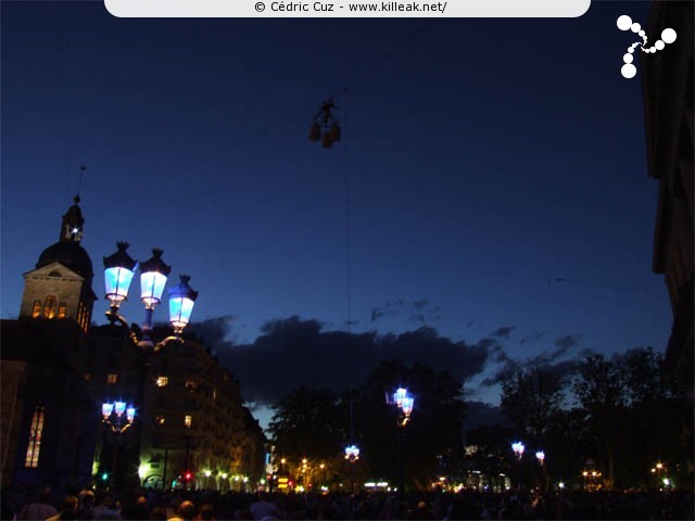 les Noctibules, Festival des Arts de Rue, édition 2008 - du mer. 16 au sam. 19 juillet 2008, dans les rues et sur les places du centre-ville, ainsi que sur le Pâquier, Annecy. – La place de l'Hôtel de Ville sur le point de devenir la Place des Anges... – « les Noctibules, Festival des Arts de Rue, édition 2008 » – la Place des Anges - les Studios de Cirque de Marseille – mots associés : noctibules