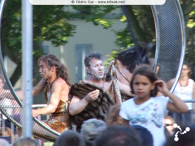 les Noctibules, Festival des Arts de Rue, édition 2009 - du mer. 15 au sam. 18 juillet 2009, dans les rues et sur les places du centre-ville, ainsi que sur le Pâquier, Annecy. – « les Noctibules, Festival des Arts de Rue, édition 2009 » – Festival estival des arts de rue et de nouveau théâtre... dans les rues, sur les places et sur le Pâquier à Annecy. – mots associés : noctibules