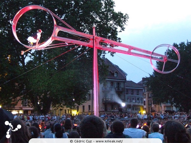 les Noctibules, Festival des Arts de Rue, édition 2009 - du mer. 15 au sam. 18 juillet 2009, dans les rues et sur les places du centre-ville, ainsi que sur le Pâquier, Annecy. – « les Noctibules, Festival des Arts de Rue, édition 2009 » – Festival estival des arts de rue et de nouveau théâtre... dans les rues, sur les places et sur le Pâquier à Annecy. – mots associés : noctibules