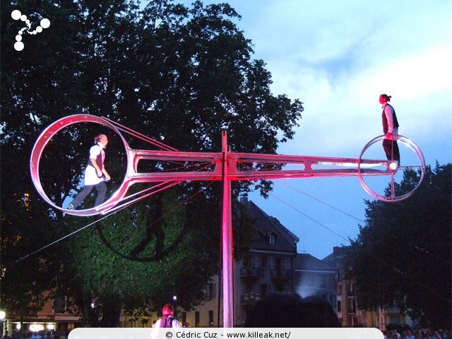 les Noctibules, Festival des Arts de Rue, édition 2009 - du mer. 15 au sam. 18 juillet 2009, dans les rues et sur les places du centre-ville, ainsi que sur le Pâquier, Annecy. — « les Noctibules, Festival des Arts de Rue, édition 2009 » — Festival estival des arts de rue et de nouveau théâtre... dans les rues, sur les places et sur le Pâquier à Annecy. — mots associés : noctibules