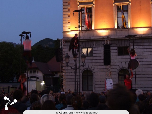 les Noctibules, Festival des Arts de Rue, édition 2009 - du mer. 15 au sam. 18 juillet 2009, dans les rues et sur les places du centre-ville, ainsi que sur le Pâquier, Annecy. – « les Noctibules, Festival des Arts de Rue, édition 2009 » – Festival estival des arts de rue et de nouveau théâtre... dans les rues, sur les places et sur le Pâquier à Annecy. – mots associés : noctibules