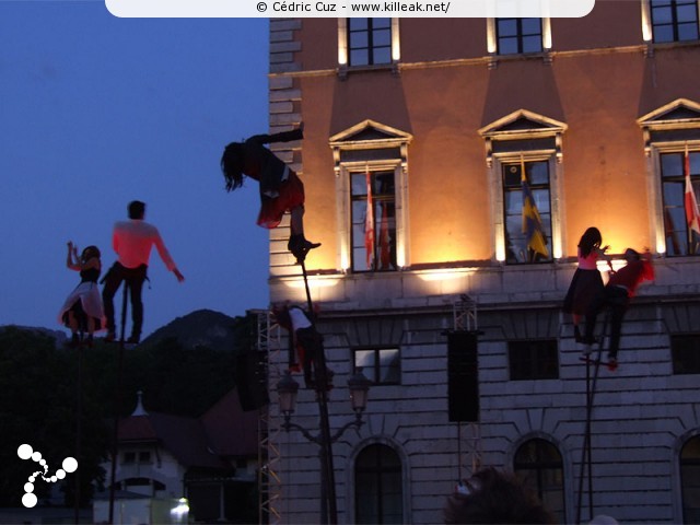 les Noctibules, Festival des Arts de Rue, édition 2009 - du mer. 15 au sam. 18 juillet 2009, dans les rues et sur les places du centre-ville, ainsi que sur le Pâquier, Annecy. — « les Noctibules, Festival des Arts de Rue, édition 2009 » — Festival estival des arts de rue et de nouveau théâtre... dans les rues, sur les places et sur le Pâquier à Annecy. — mots associés : noctibules