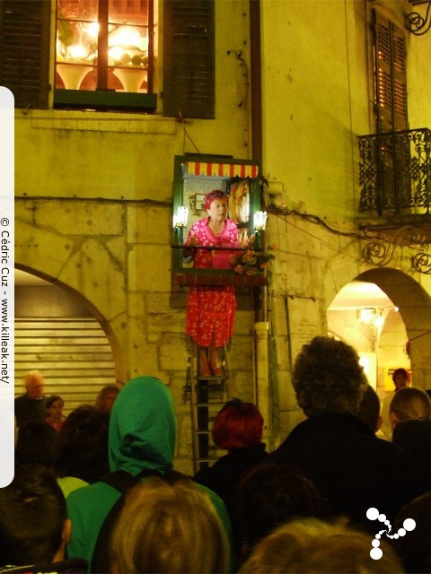 les Noctibules, Festival des Arts de Rue, édition 2011 - du mer. 20 au sam. 23 juillet 2011, dans les rues et sur les places du centre-ville, ainsi que sur le Pâquier, Annecy. – « les Noctibules, Festival des Arts de Rue, édition 2011 » – Festival estival des arts de rue dans les rues, sur les places et sur le Pâquier à Annecy. – mots associés : noctibules