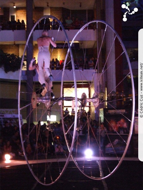 les Noctibules, Festival des Arts de Rue, édition 2011 - du mer. 20 au sam. 23 juillet 2011, dans les rues et sur les places du centre-ville, ainsi que sur le Pâquier, Annecy. – « les Noctibules, Festival des Arts de Rue, édition 2011 » – Festival estival des arts de rue dans les rues, sur les places et sur le Pâquier à Annecy. – mots associés : cirque, noctibules
