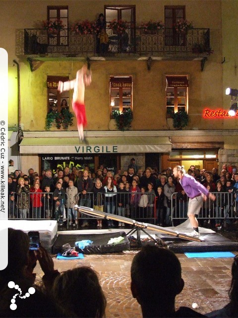 les Noctibules, Festival des Arts de Rue, édition 2011 - du mer. 20 au sam. 23 juillet 2011, dans les rues et sur les places du centre-ville, ainsi que sur le Pâquier, Annecy. – « les Noctibules, Festival des Arts de Rue, édition 2011 » – Festival estival des arts de rue dans les rues, sur les places et sur le Pâquier à Annecy. – mots associés : cirque, noctibules