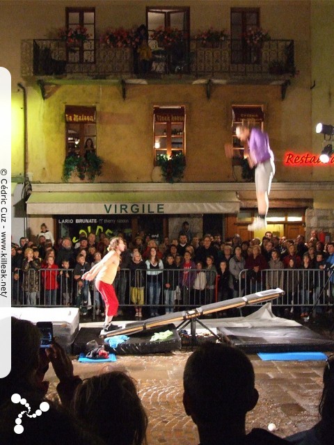 les Noctibules, Festival des Arts de Rue, édition 2011 - du mer. 20 au sam. 23 juillet 2011, dans les rues et sur les places du centre-ville, ainsi que sur le Pâquier, Annecy. — « les Noctibules, Festival des Arts de Rue, édition 2011 » — Festival estival des arts de rue dans les rues, sur les places et sur le Pâquier à Annecy. — mots associés : cirque, noctibules