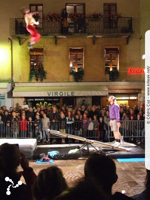 les Noctibules, Festival des Arts de Rue, édition 2011 - du mer. 20 au sam. 23 juillet 2011, dans les rues et sur les places du centre-ville, ainsi que sur le Pâquier, Annecy. — « les Noctibules, Festival des Arts de Rue, édition 2011 » — Festival estival des arts de rue dans les rues, sur les places et sur le Pâquier à Annecy. — mots associés : cirque, noctibules