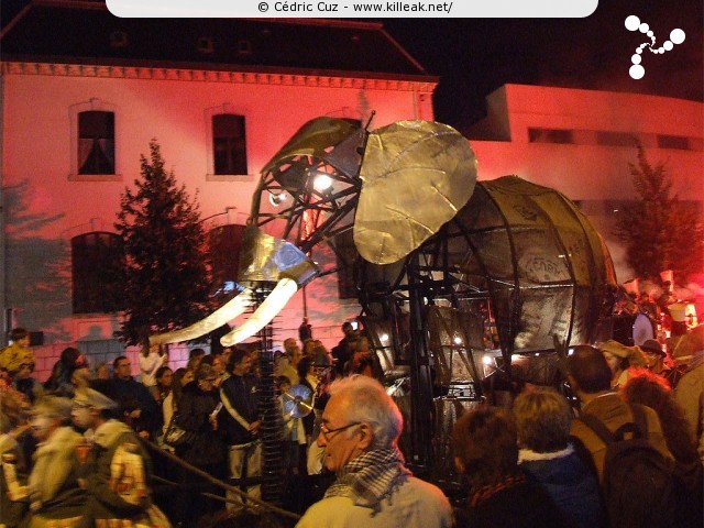 les Noctibules, Festival des Arts de Rue, édition 2011 - du mer. 20 au sam. 23 juillet 2011, dans les rues et sur les places du centre-ville, ainsi que sur le Pâquier, Annecy. — « les Noctibules, Festival des Arts de Rue, édition 2011 » — Festival estival des arts de rue dans les rues, sur les places et sur le Pâquier à Annecy. — mots associés : noctibules