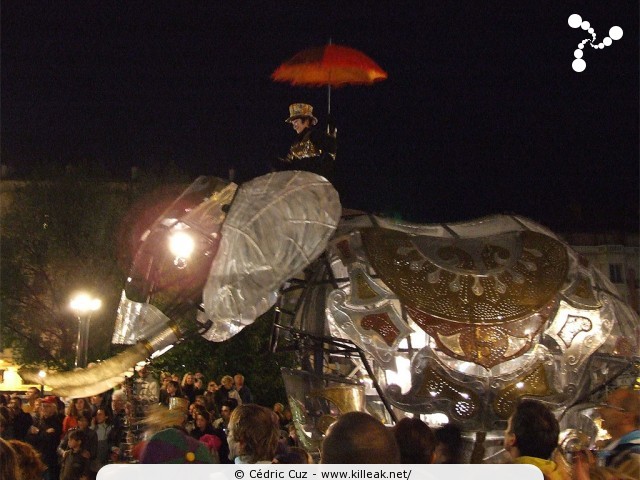 les Noctibules, Festival des Arts de Rue, édition 2011 - du mer. 20 au sam. 23 juillet 2011, dans les rues et sur les places du centre-ville, ainsi que sur le Pâquier, Annecy. — « les Noctibules, Festival des Arts de Rue, édition 2011 » — Festival estival des arts de rue dans les rues, sur les places et sur le Pâquier à Annecy. — mots associés : noctibules