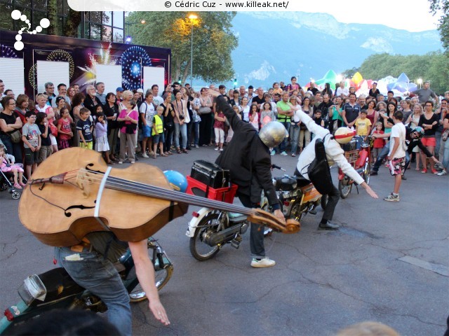 les Noctibules, Festival des Arts de Rue, édition 2013 - du mer. 10 au sam. 13 juillet 2013, dans les rues et sur les places du centre-ville, ainsi que sur le Pâquier, Annecy. — « les Noctibules, Festival des Arts de Rue, édition 2013 » — Festival estival des arts de rue dans les rues, sur les places et sur le Pâquier à Annecy. — mots associés : noctibules