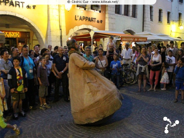 les Noctibules, Festival des Arts de Rue, édition 2013 - du mer. 10 au sam. 13 juillet 2013, dans les rues et sur les places du centre-ville, ainsi que sur le Pâquier, Annecy. — « les Noctibules, Festival des Arts de Rue, édition 2013 » — Festival estival des arts de rue dans les rues, sur les places et sur le Pâquier à Annecy. — mots associés : noctibules