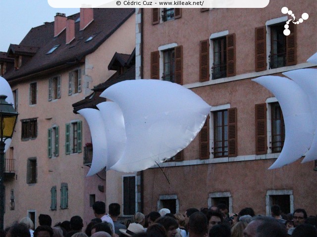 les Noctibules, Festival des Arts de Rue, édition 2013 - du mer. 10 au sam. 13 juillet 2013, dans les rues et sur les places du centre-ville, ainsi que sur le Pâquier, Annecy. – « les Noctibules, Festival des Arts de Rue, édition 2013 » – Festival estival des arts de rue dans les rues, sur les places et sur le Pâquier à Annecy. – mots associés : noctibules