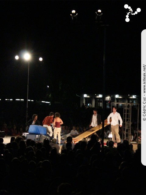 les Noctibules, Festival des Arts de Rue, édition 2013 - du mer. 10 au sam. 13 juillet 2013, dans les rues et sur les places du centre-ville, ainsi que sur le Pâquier, Annecy. – « les Noctibules, Festival des Arts de Rue, édition 2013 » – Festival estival des arts de rue dans les rues, sur les places et sur le Pâquier à Annecy. – mots associés : noctibules