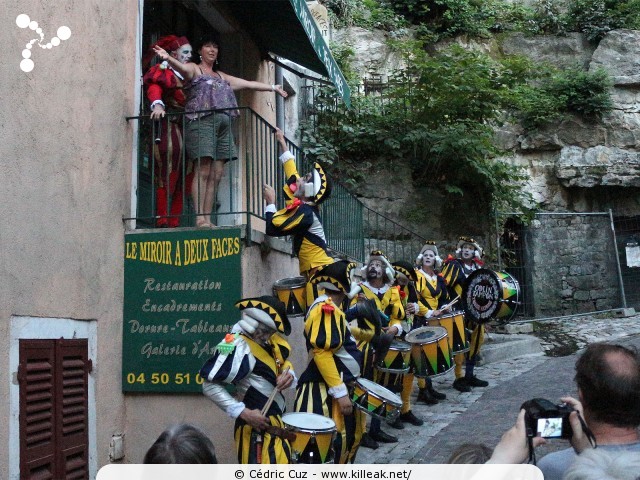 les Noctibules, Festival des Arts de Rue, édition 2014 - du mer. 16 au sam. 19 juillet 2014, dans les rues et sur les places du centre-ville, ainsi que sur le Pâquier, Annecy. — « les Noctibules, Festival des Arts de Rue, édition 2014 » — Festival estival des arts de rue dans les rues, dans les rues, sur les places au bord des canaux et sur le Pâquier à Annecy. — mots associés : art de rue, noctibules