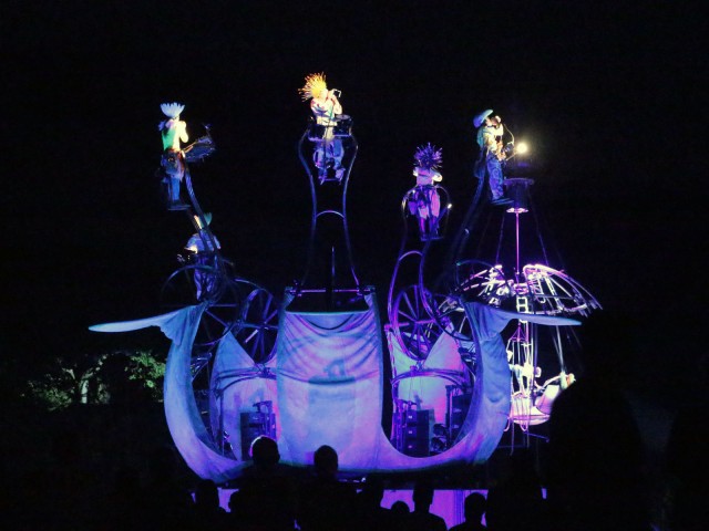 les Noctibules, Festival des Arts de Rue, édition 2015 - du mer. 15 au sam. 18 juillet 2015, dans les rues et sur les places du centre-ville, ainsi que sur le Pâquier, Annecy. – « les Noctibules, Festival des Arts de Rue, édition 2015 » – Festival estival des arts de rue dans les rues, dans les rues, sur les places au bord des canaux et sur le Pâquier à Annecy. – mots associés : art de rue, noctibules