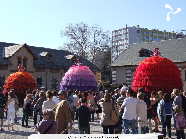 Inauguration du ! Printemps ! de Bonlieu Scène Nationale - le sam. 31 mars 2012 à 17h et 22h00, aux anciens Haras d'Annecy. – « Inauguration du ! Printemps ! de Bonlieu aux Haras » – Spectacles en plein air sur le site des Haras qui va accueillir la Scène Nationale pour son ! Printemps ! hors-les-murs. –