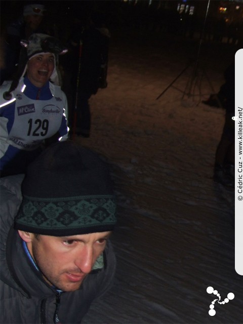 Ronde Nocturne du Dauphiné Libéré, édition 2010 - Première manche - le mer. 13.01.2010, à partir de 19h00 sur le Pâquier à Annecy, toujours transformé en stade de neige. – C'est dommage pour la jeune fille avec le chapeau Meuh-meuh, c'est la seule de potable que j'ai, c'est pas faute d'avoir essayé de la prendre en photo !! – « Ronde Nocturne du Dauphiné Libéré, édition 2010 - Première manche » – Ronde Nocturne du Dauphiné Libéré, édition 2010 - Première manche à Annecy. – mots associés : ski de fond