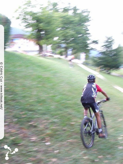 Challenge Street VTT 2009 - 1ère manche - ven. 31 juillet 2009, dans le parc du centre de vacances Les Balcons du Lac d'Annecy, sur les hauteurs de Sévrier. – « Challenge Street VTT 2009 - 1ère manche - Sévrier » – Épreuve de VTT XC en milieu urbain, avec finale en 4X nocturne. – mots associés : challenge, cross country, street, vtt, xc