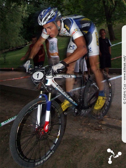 Challenge Street VTT 2009 - 1ère manche - ven. 31 juillet 2009, dans le parc du centre de vacances Les Balcons du Lac d'Annecy, sur les hauteurs de Sévrier. – « Challenge Street VTT 2009 - Qualifications individuelles chronométrées » – Épreuve de VTT XC en milieu urbain, avec finale en 4X nocturne. – mots associés : bh suntour, challenge, cross country, garcin, street, vtt, xc