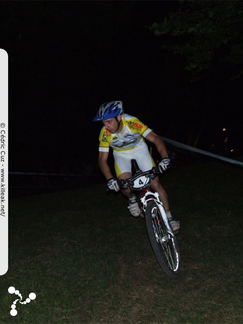 Challenge Street VTT 2009 - 1ère manche - ven. 31 juillet 2009, dans le parc du centre de vacances Les Balcons du Lac d'Annecy, sur les hauteurs de Sévrier. – « Challenge Street VTT 2009 - Arnaud Greffet - 1ère manche - Sévrier » – Épreuve de VTT XC en milieu urbain, avec finale en 4X nocturne. – mots associés : anomax, challenge, cross country, greffet, street, vtt, xc