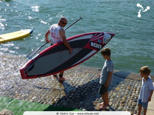 SUP in Town 2011 - Open de Lyon de Stand-Up Paddle - les sam. 10 et dim. 11 septembre 2011, sur le Rhône au niveau de la Fosse aux Ours, Lyon – « SUP in Town 2011 - Open de Lyon de Stand-Up Paddle » – Démonstrations et initiations grand public, mais aussi courses et relais pro de Stand-Up Paddle sur les eaux du Rhône, à Lyon – mots associés : stand-up paddle