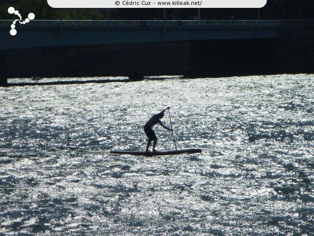 SUP in Town 2011 - Open de Lyon de Stand-Up Paddle - les sam. 10 et dim. 11 septembre 2011, sur le Rhône au niveau de la Fosse aux Ours, Lyon – « SUP in Town 2011 - Open de Lyon de Stand-Up Paddle » – Démonstrations et initiations grand public, mais aussi courses et relais pro de Stand-Up Paddle sur les eaux du Rhône, à Lyon – mots associés : stand-up paddle