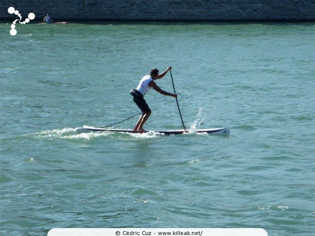 SUP in Town 2011 - Open de Lyon de Stand-Up Paddle - les sam. 10 et dim. 11 septembre 2011, sur le Rhône au niveau de la Fosse aux Ours, Lyon – « SUP in Town 2011 - Open de Lyon de Stand-Up Paddle » – Démonstrations et initiations grand public, mais aussi courses et relais pro de Stand-Up Paddle sur les eaux du Rhône, à Lyon – mots associés : stand-up paddle