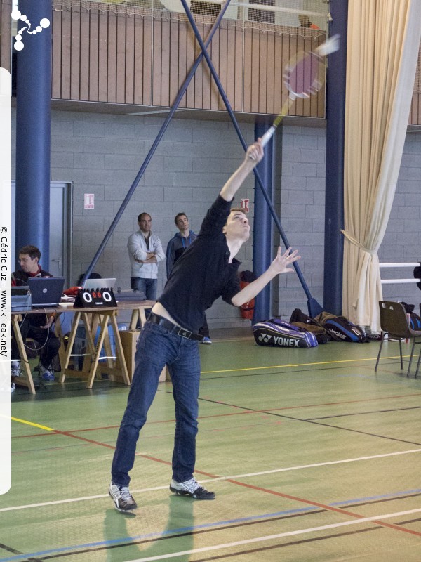 22e Tournoi International de Badminton d'Annecy - les sam. 19, dim. 20 et lun. 21 avril 2014, salle Chatenoud, gymnases des Balmettes et de Berthollet, Annecy. – ... et on fait appel à un copain, même s'il ne participe pas, pour assurer l'échauffement ;-) – « 22e Tournoi International de Badminton d'Annecy » – Tournoi International de l'ABC74 nouvelle formule, avec 3 jours de matchs –