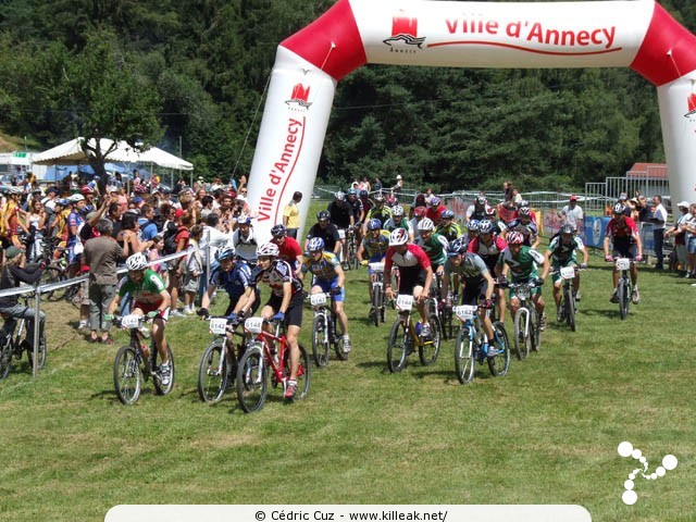 Championnat de France des sourds et mal-entendants - le dim. 24 juin 2007 ; Annecy, Plateau des Puisots, Semnoz. – « 19e Trophée VTT XC du Semnoz » – Épreuves de VTT XC autour du plateau des Puisots, dans le massif du Semnoz : Trophée départemental des jeunes, manche du championnat Rhône-Alpes et Championnat de France des sourds et mal- – mots associés : cross country, semnoz, trophée, vtt, xc