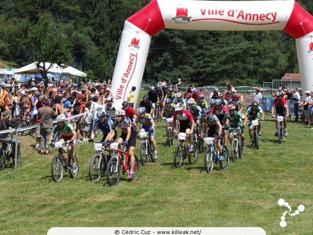 Championnat de France des sourds et mal-entendants - le dim. 24 juin 2007 ; Annecy, Plateau des Puisots, Semnoz. — « 19e Trophée VTT XC du Semnoz » — Épreuves de VTT XC autour du plateau des Puisots, dans le massif du Semnoz : Trophée départemental des jeunes, manche du championnat Rhône-Alpes et Championnat de France des sourds et mal- — mots associés : cross country, semnoz, trophée, vtt, xc