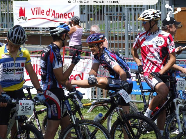 19e Trophée VTT XC du Semnoz - le dim. 24 juin 2007 ; Annecy, Plateau des Puisots, Semnoz. – « 19e Trophée VTT XC du Semnoz » – Épreuves de VTT XC autour du plateau des Puisots, dans le massif du Semnoz : Trophée départemental des jeunes, manche du championnat Rhône-Alpes et Championnat de France des sourds et mal- – mots associés : cross country, semnoz, trophée, vtt, xc